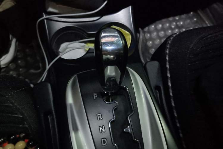 Used Dodge Journey 2013 2.4L Two-Wheel Drive Luxury Version Gear Lever