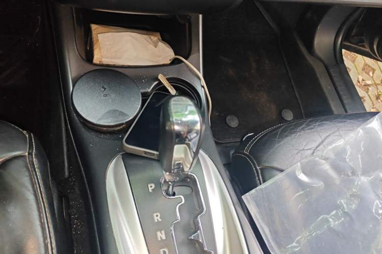 Used Dodge Journey 2013 2.4L Two-Wheel Drive Luxury Version Gear Lever