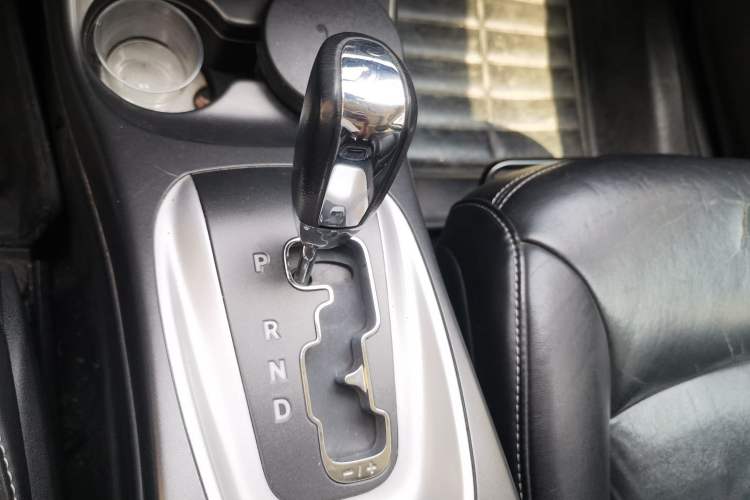 Used Dodge Journey 2013 2.4L Two-Wheel Drive Luxury Version Gear Lever