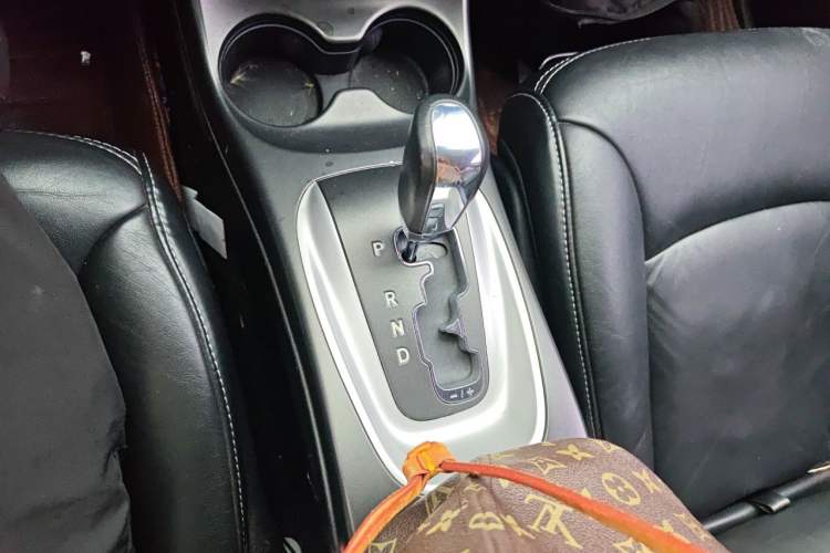 Used Dodge Journey 2013 2.4L Two-Wheel Drive Luxury Version Gear Lever