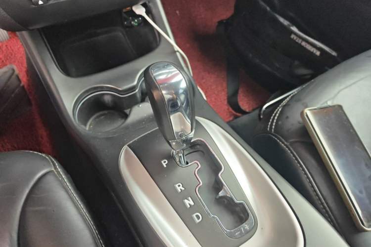 Used Dodge Journey 2013 2.4L Two-Wheel Drive Luxury Version Gear Lever