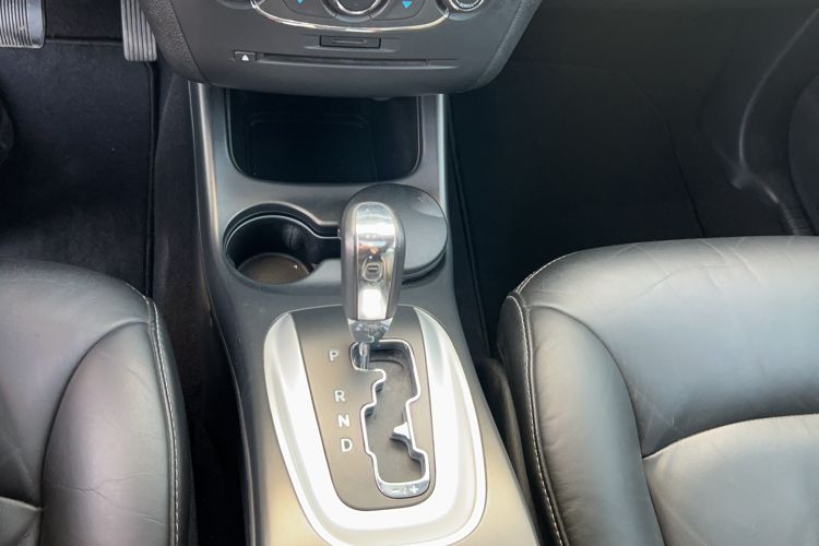 Used Dodge Journey 2013 2.4L Two-Wheel Drive Luxury Version Gear Lever