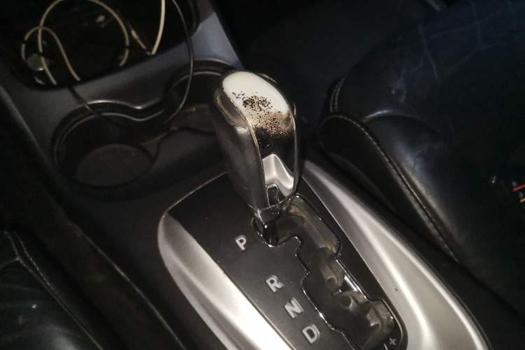 Used Dodge Journey 2013 2.4L Two-Wheel Drive Luxury Version Gear Lever