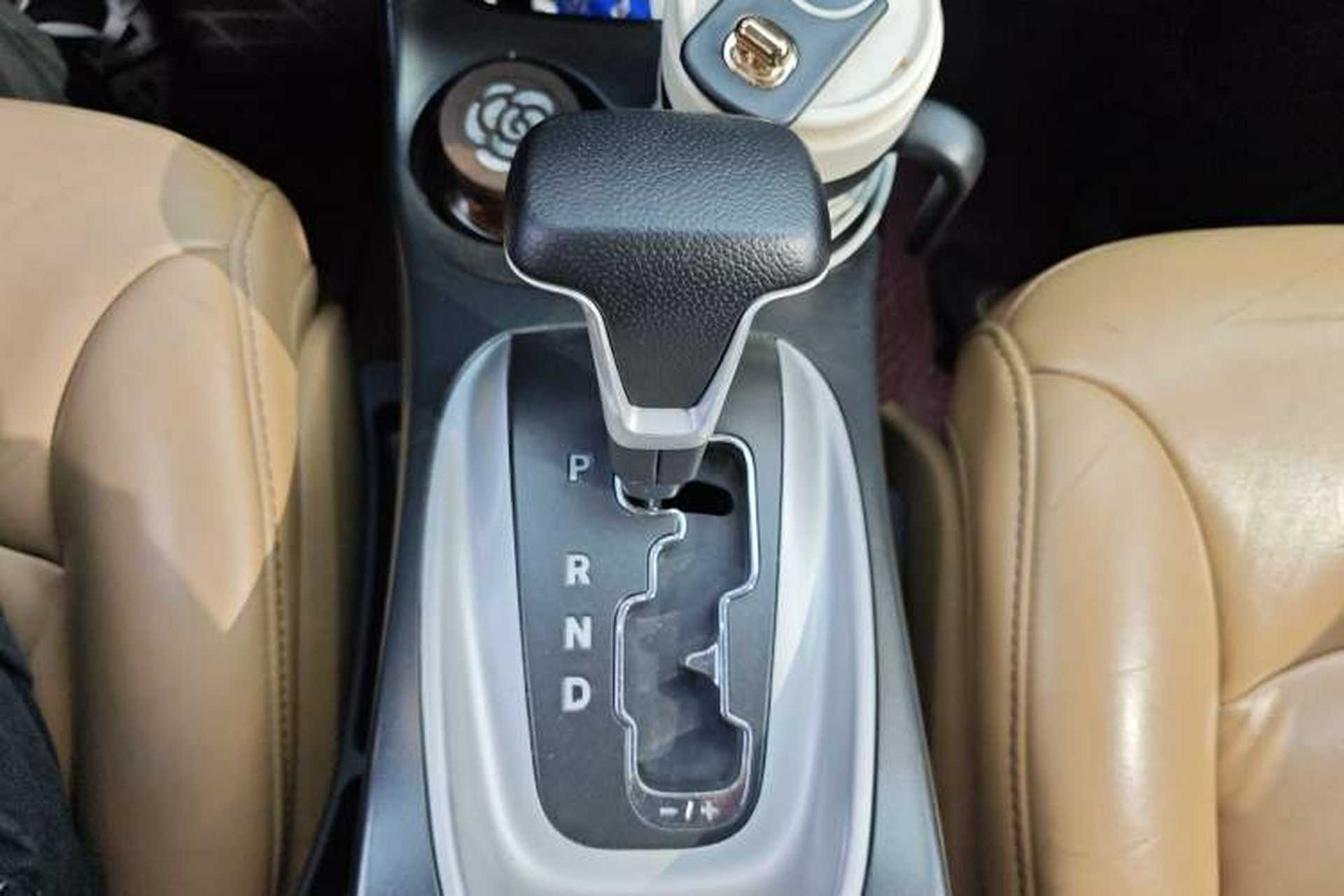 Used Dodge Journey 2013 2.4L Two-Wheel Drive Luxury Version Gear Lever