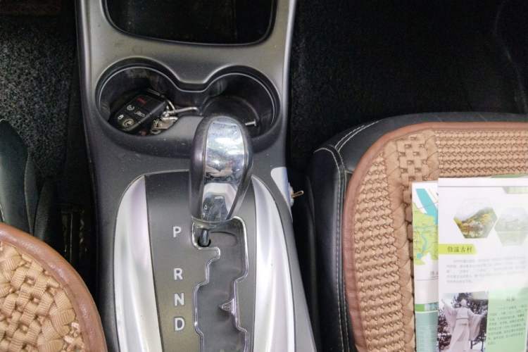 Used Dodge Journey 2013 2.4L Two-Wheel Drive Luxury Version Gear Lever
