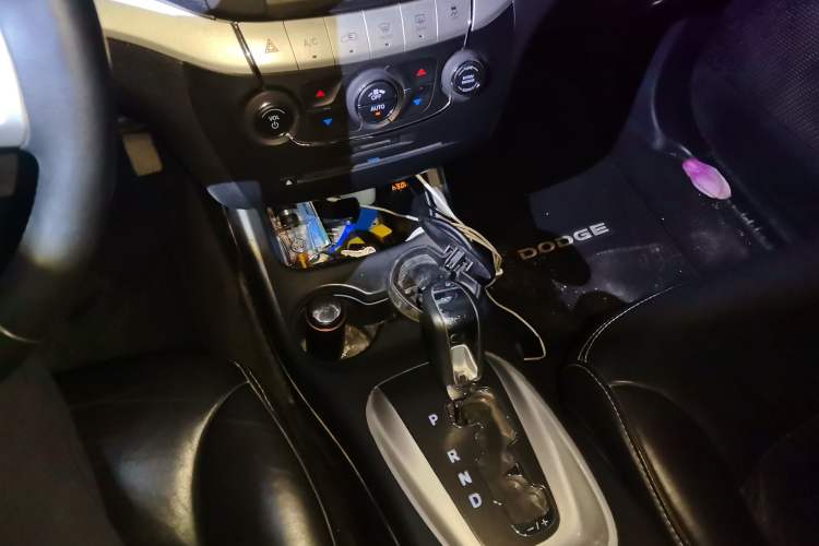 Used Dodge Journey 2013 3.6L Four-Wheel Drive Flagship Edition Gear Lever