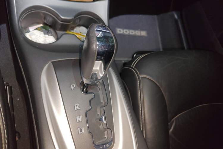 Used Dodge Journey 2013 2.4L Two-Wheel Drive Luxury Version Gear Lever