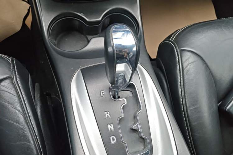 Used Dodge Journey 2013 2.4L Two-Wheel Drive Luxury Version Gear Lever