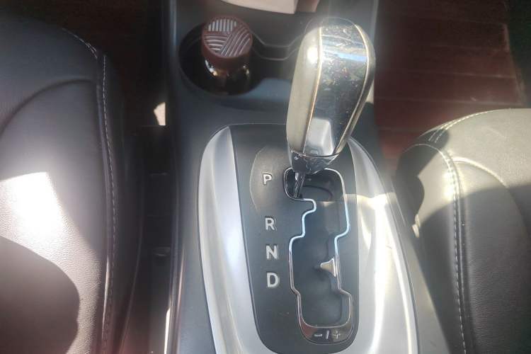 Used Dodge Journey 2013 2.4L Two-Wheel Drive Luxury Version Gear Lever