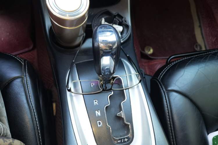 Used Dodge Journey 2013 2.4L Two-Wheel Drive Luxury Version Gear Lever