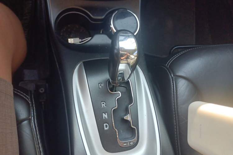 Used Dodge Journey 2013 2.4L Two-Wheel Drive Luxury Version Gear Lever
