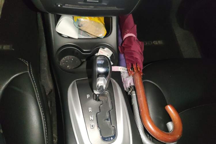 Used Dodge Journey 2013 2.4L Two-Wheel Drive Luxury Version Gear Lever