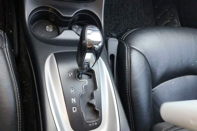 Used Dodge Journey 2013 2.4L Two-Wheel Drive Luxury Version Gear Lever