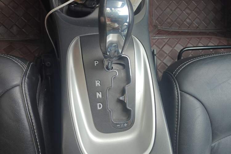 Used Dodge Journey 2013 2.4L Two-Wheel Drive Luxury Version Gear Lever
