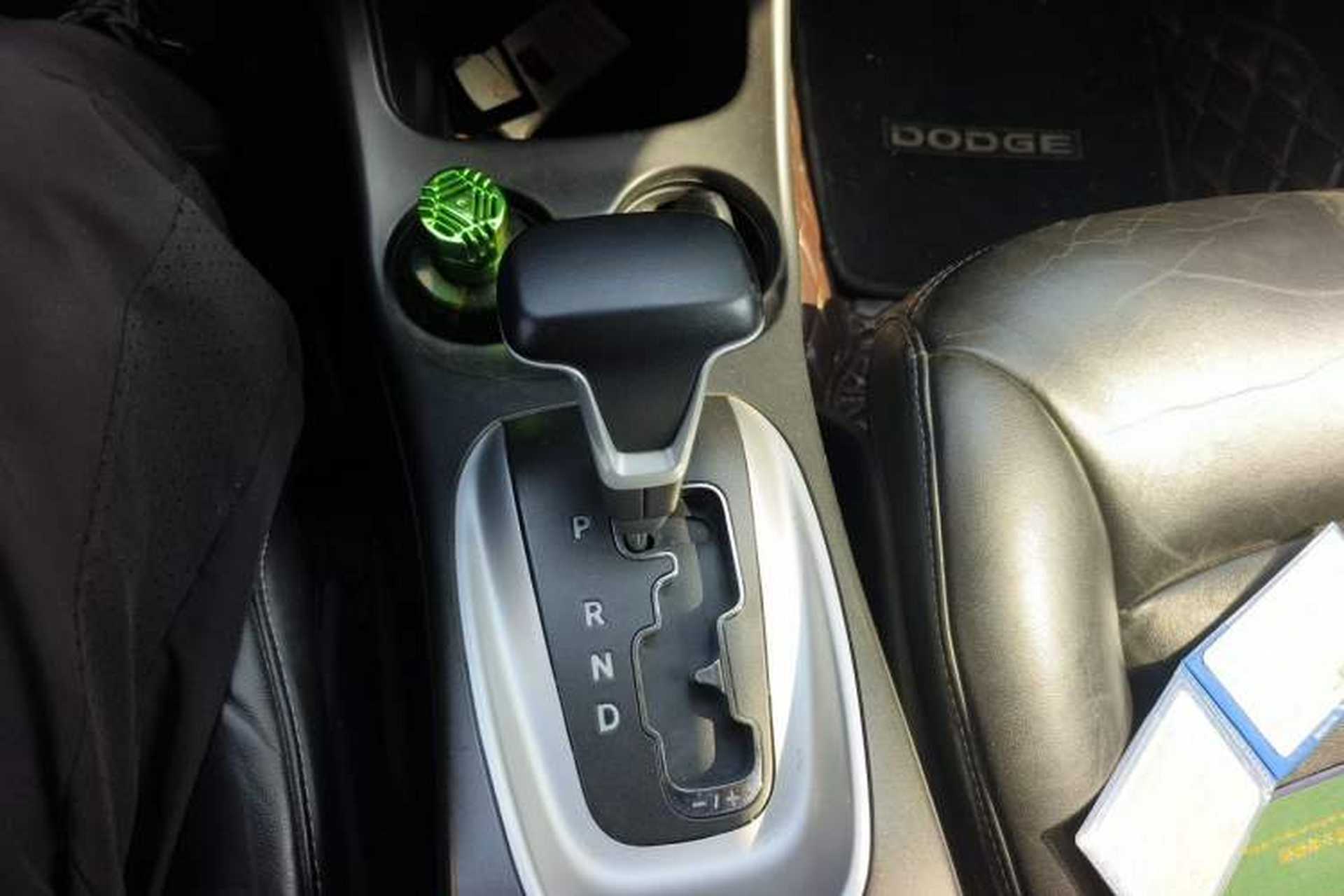 Used Dodge Journey 2013 2.4L Two-Wheel Drive Luxury Version Gear Lever