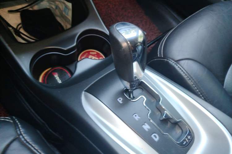 Used Dodge Journey 2013 2.4L Two-Wheel Drive Luxury Version Gear Lever