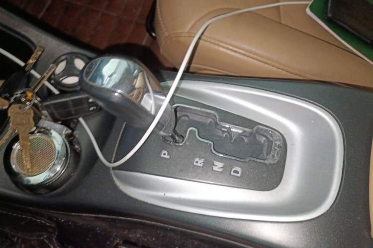 Used Dodge Journey 2013 2.4L Two-Wheel Drive Luxury Version Gear Lever
