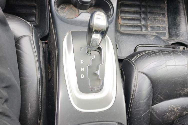 Used Dodge Journey 2013 2.4L Two-Wheel Drive Luxury Version Gear Lever