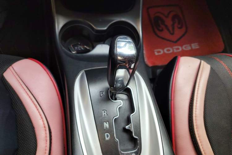 Used Dodge Journey 2013 2.4L Two-Wheel Drive Luxury Version Gear Lever