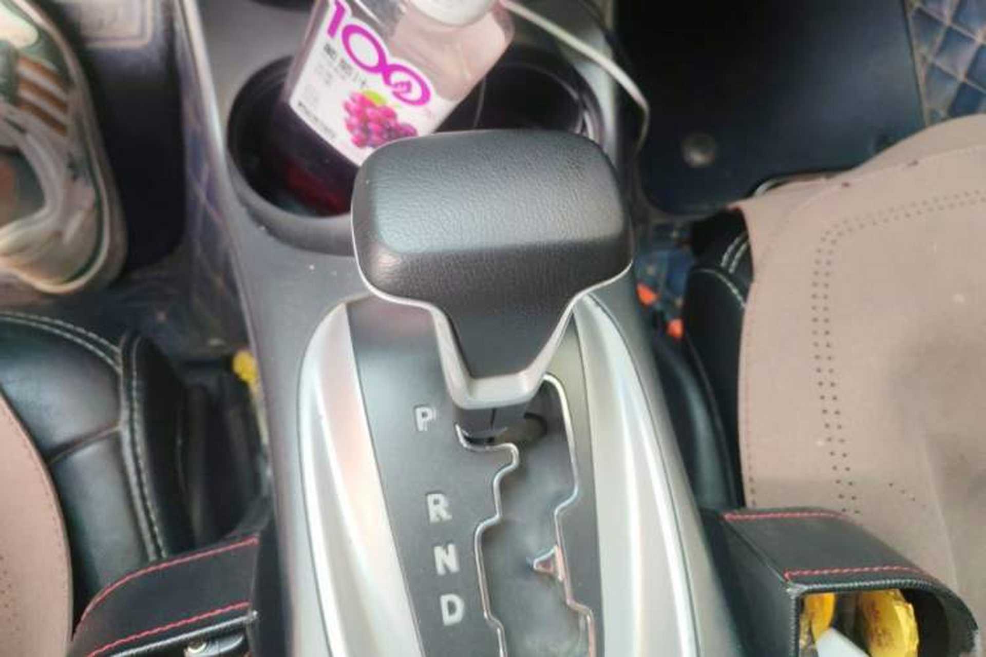 Used Dodge Journey 2013 2.4L Two-Wheel Drive Luxury Version Gear Lever