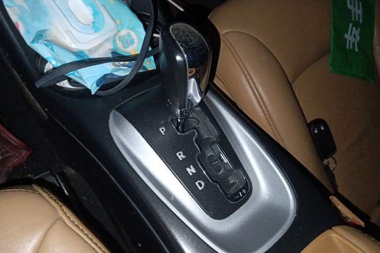Used Dodge Journey 2013 2.4L Two-Wheel Drive Luxury Version Gear Lever