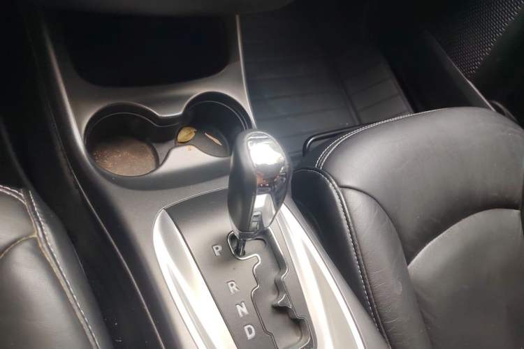 Used Dodge Journey 2013 2.4L Two-Wheel Drive Luxury Version Gear Lever