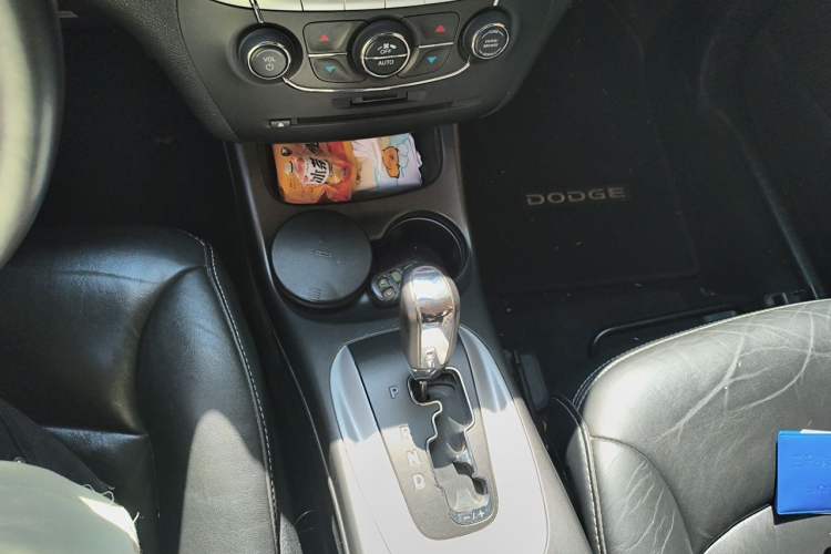 Used Dodge Journey 2013 2.4L Two-Wheel Drive Luxury Version Gear Lever