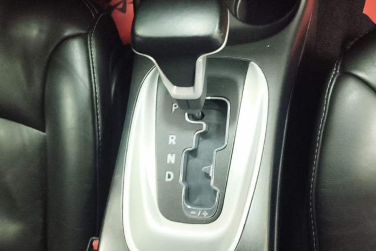 Used Dodge Journey 2013 2.4L Two-Wheel Drive Luxury Version Gear Lever