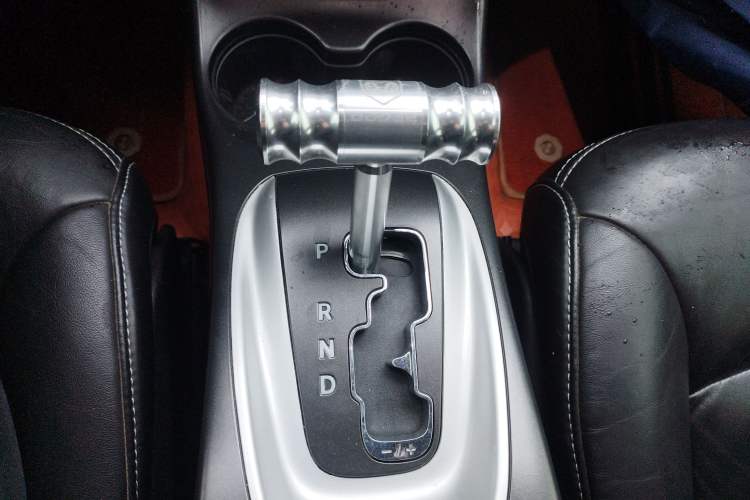 Used Dodge Journey 2013 2.4L Two-Wheel Drive Luxury Version Gear Lever