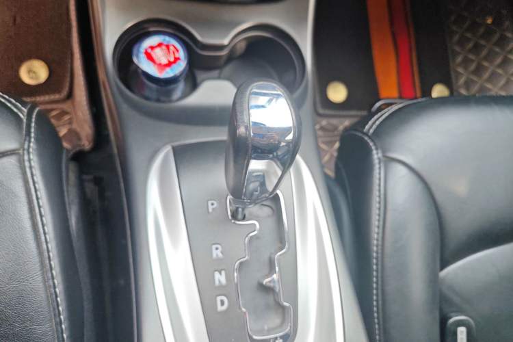 Used Dodge Journey 2013 2.4L Two-Wheel Drive Luxury Version Gear Lever