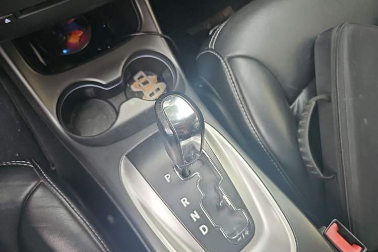 Used Dodge Journey 2013 2.4L Two-Wheel Drive Luxury Version Gear Lever
