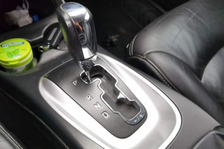 Used Dodge Journey 2013 2.4L Two-Wheel Drive Luxury Version Gear Lever