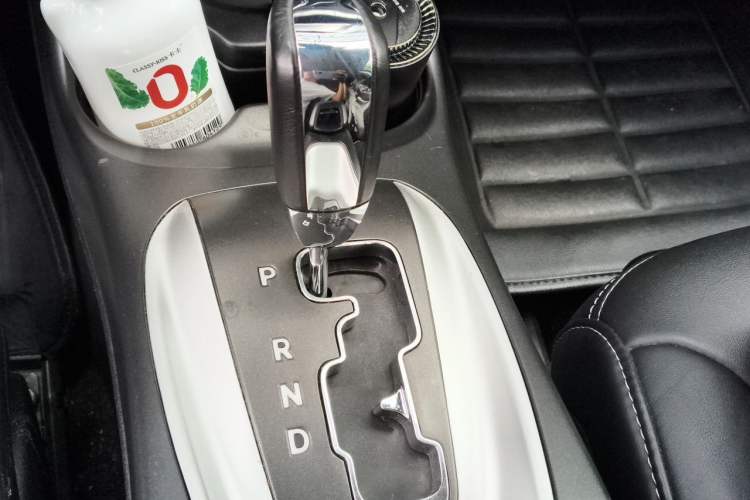Used Dodge Journey 2013 2.4L Two-Wheel Drive Luxury Version Gear Lever