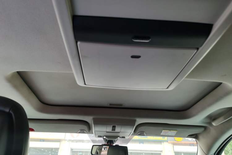 Used Dodge Journey 2013 2.4L Two-Wheel Drive Luxury Version Headliner