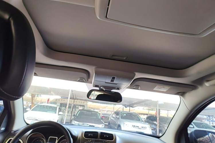 Used Dodge Journey 2013 2.4L Two-Wheel Drive Luxury Version Headliner