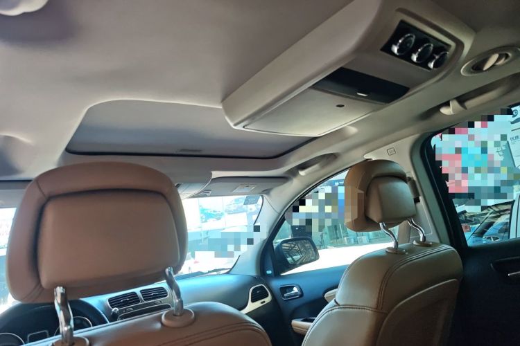Used Dodge Journey 2013 2.4L Two-Wheel Drive Luxury Version Headliner