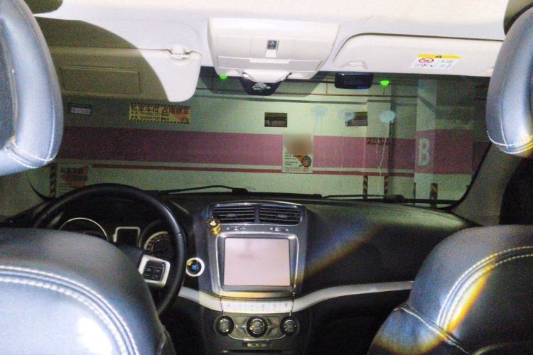 Used Dodge Journey 2013 2.4L Two-Wheel Drive Luxury Version Headliner