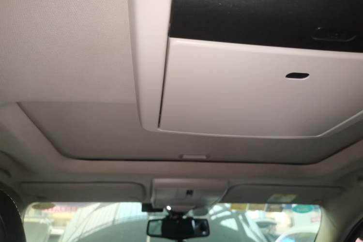 Used Dodge Journey 2013 2.4L Two-Wheel Drive Luxury Version Headliner