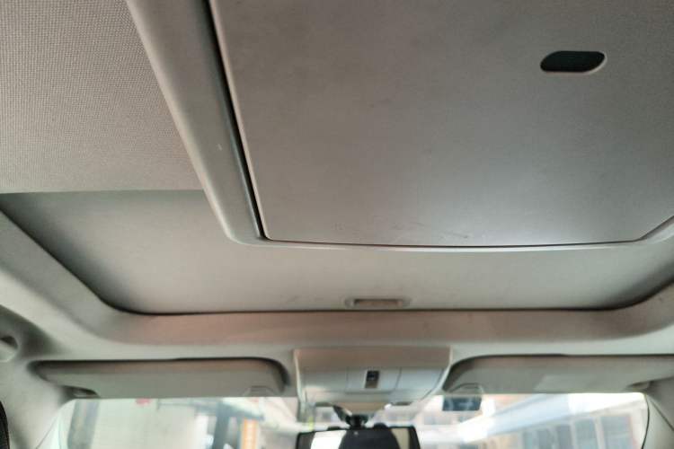 Used Dodge Journey 2013 2.4L Two-Wheel Drive Luxury Version Headliner
