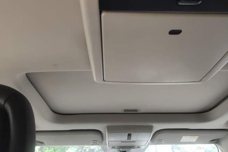Used Dodge Journey 2013 2.4L Two-Wheel Drive Luxury Version Headliner