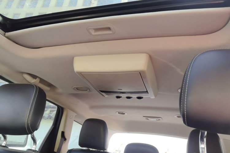 Used Dodge Journey 2013 2.4L Two-Wheel Drive Luxury Version Headliner
