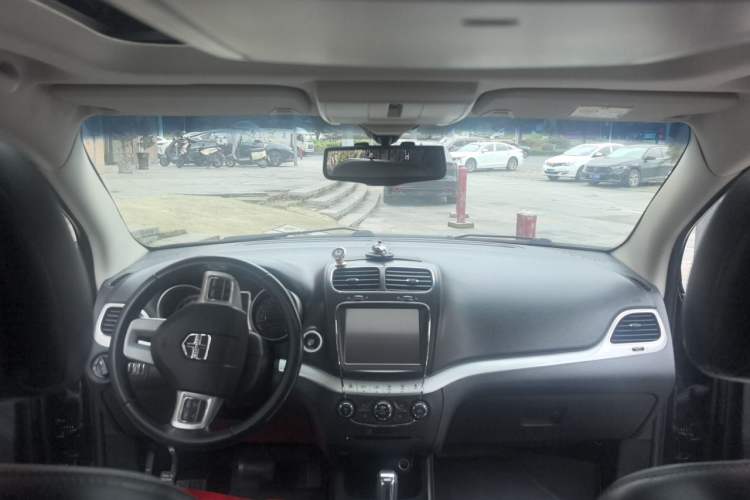 Used Dodge Journey 2013 2.4L Two-Wheel Drive Luxury Version Headliner