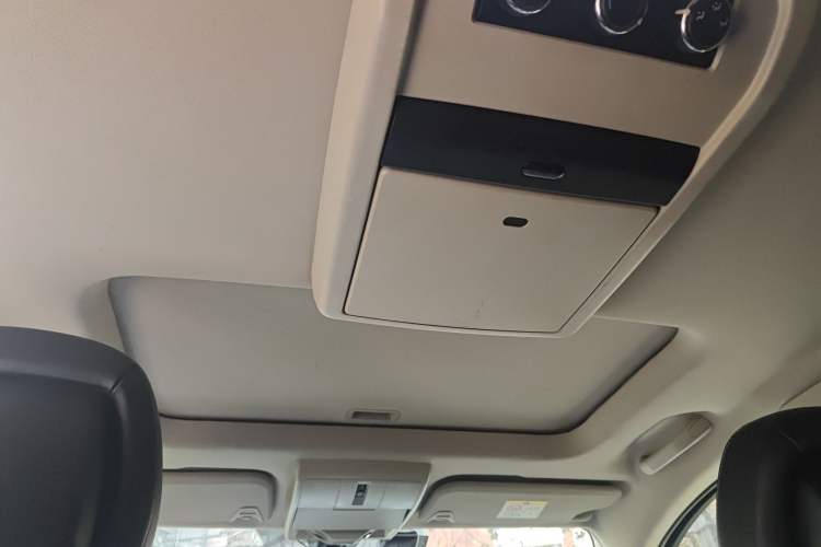 Used Dodge Journey 2013 3.6L Four-Wheel Drive Flagship Edition Headliner