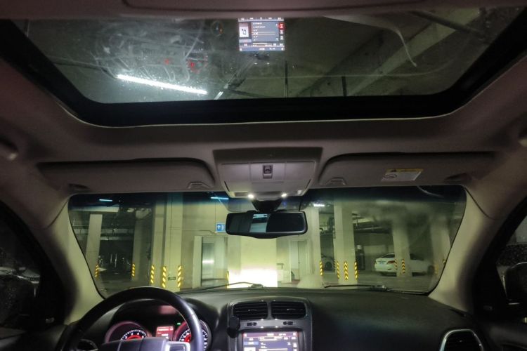 Used Dodge Journey 2013 2.4L Two-Wheel Drive Luxury Version Headliner