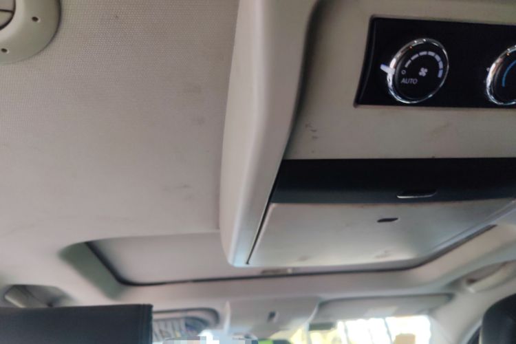 Used Dodge Journey 2013 2.4L Two-Wheel Drive Luxury Version Headliner