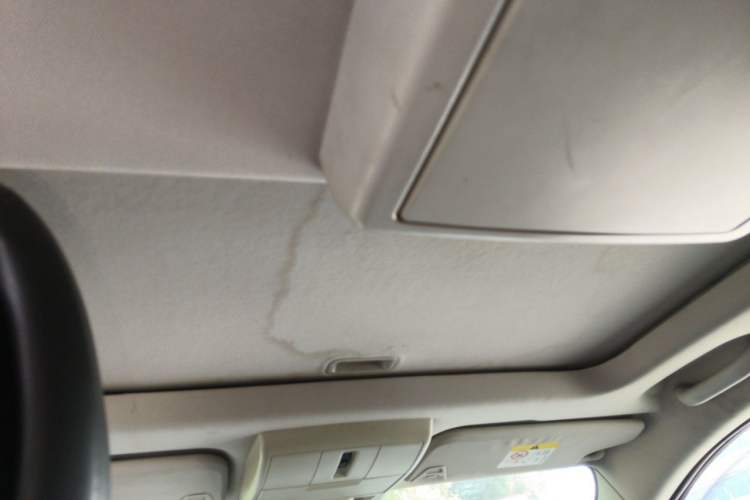 Used Dodge Journey 2013 2.4L Two-Wheel Drive Luxury Version Headliner
