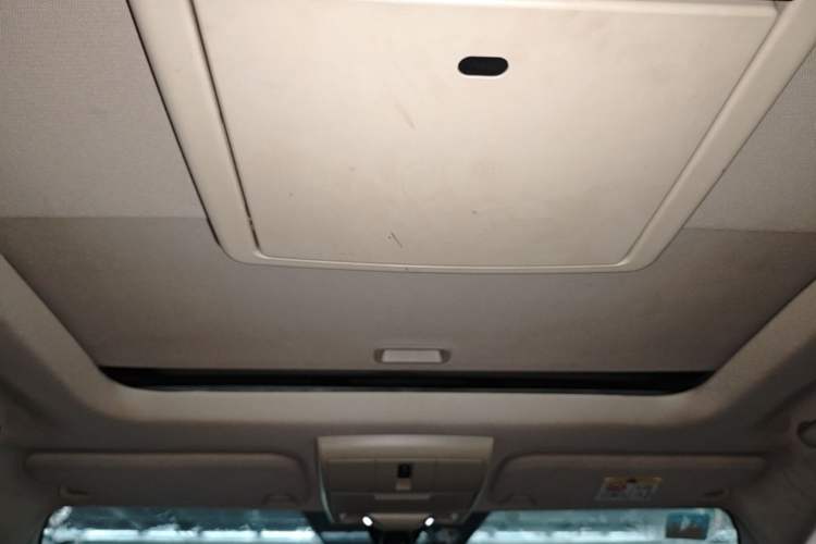 Used Dodge Journey 2013 2.4L Two-Wheel Drive Luxury Version Headliner