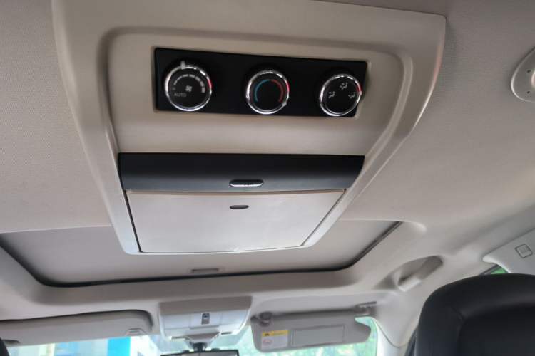 Used Dodge Journey 2013 3.6L Four-Wheel Drive Flagship Edition Headliner