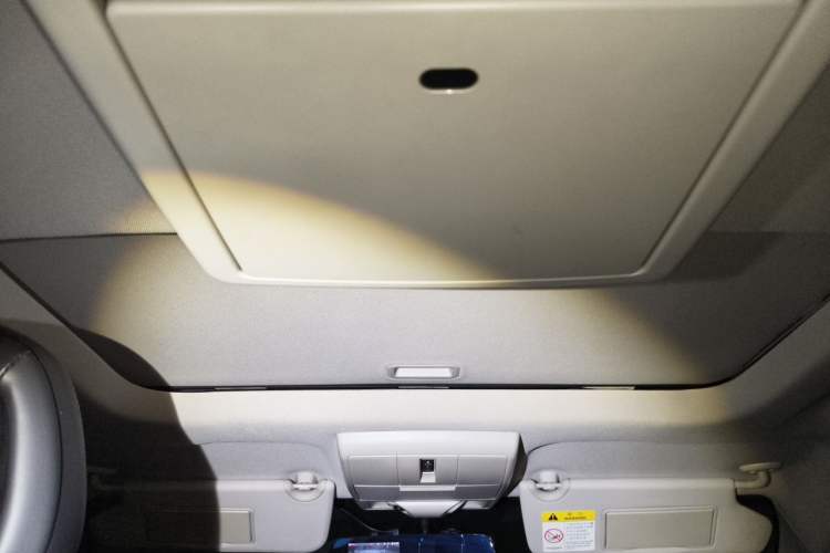 Used Dodge Journey 2013 2.4L Two-Wheel Drive Luxury Version Headliner
