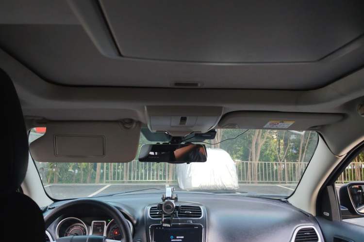 Used Dodge Journey 2013 3.6L Four-Wheel Drive Flagship Edition Headliner